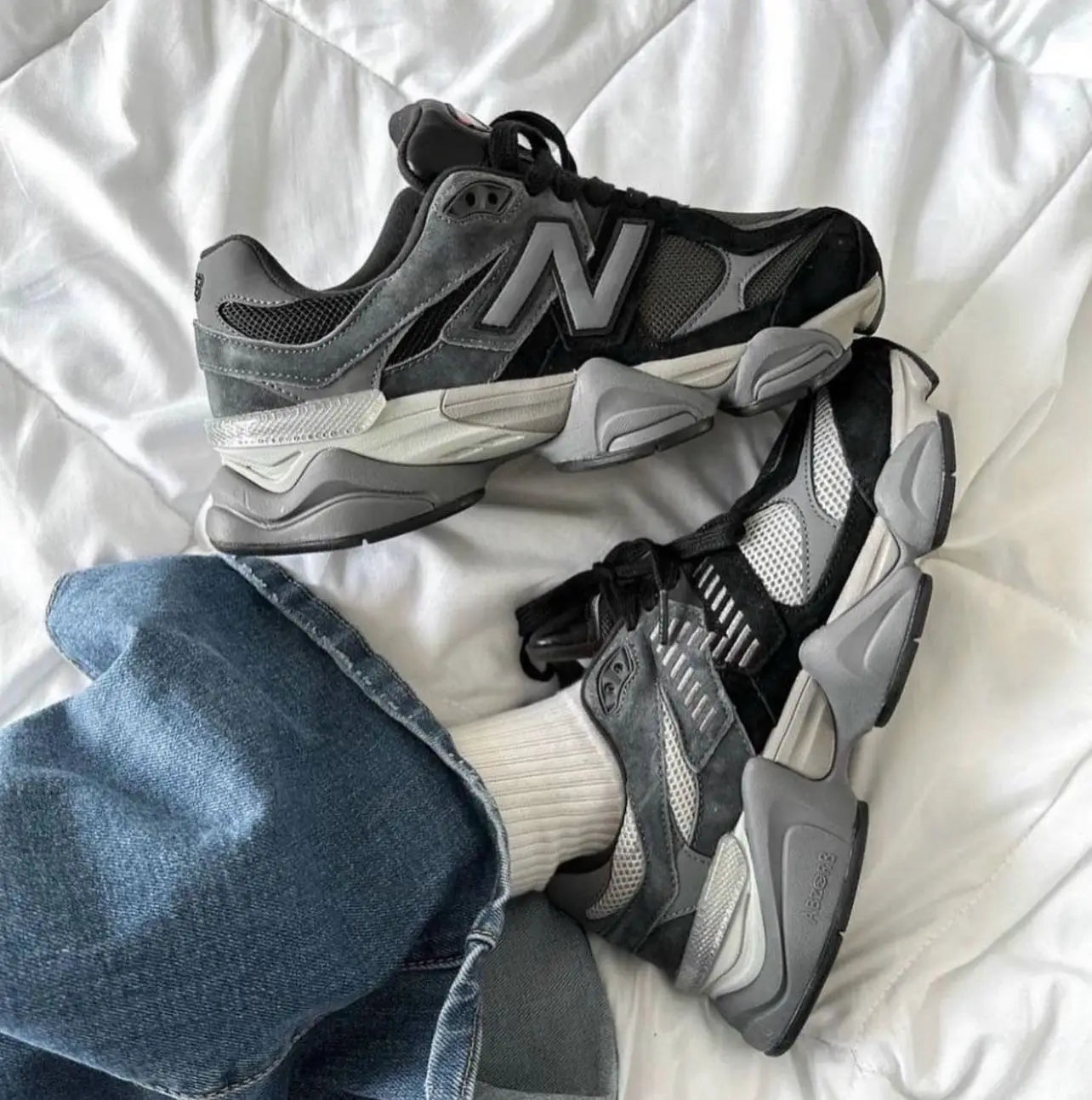 NEW BALANCE 9060 CASTLEROCK BLACK WITH KEYCHAIN