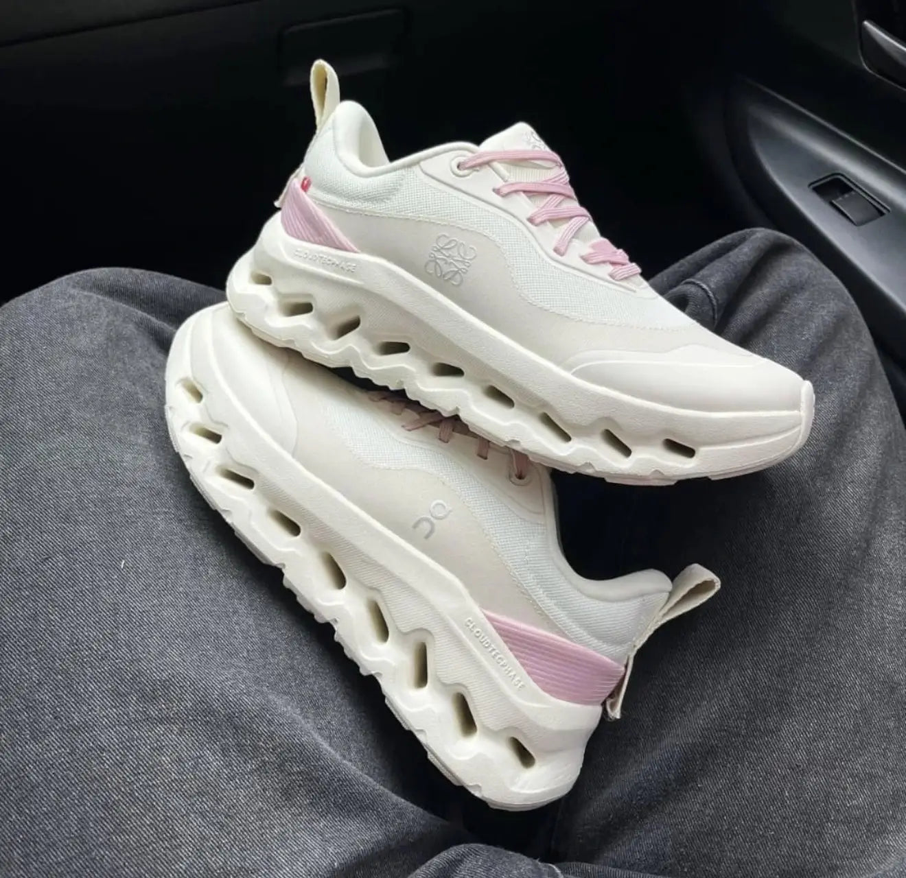 ON RUNNING CLOUDTILT X LOEWE WHITE/PINK Secondary image