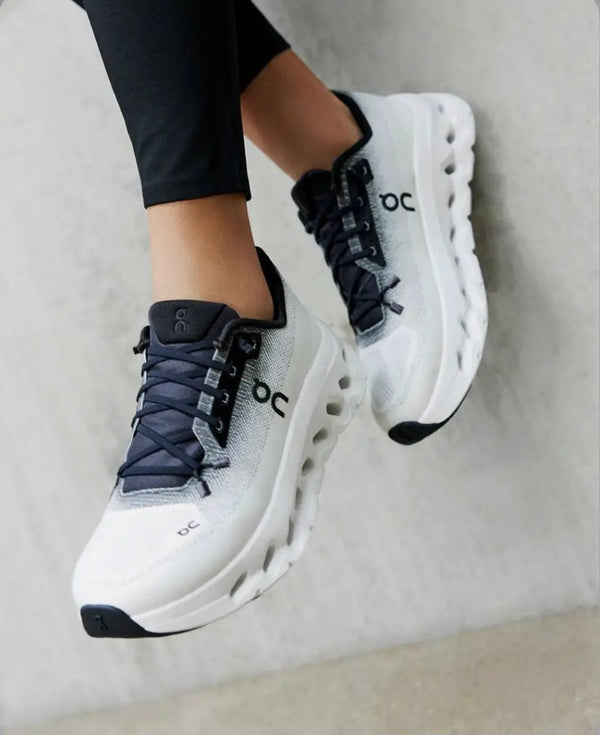 ON Cloud Running Tilt all day trainers in navy