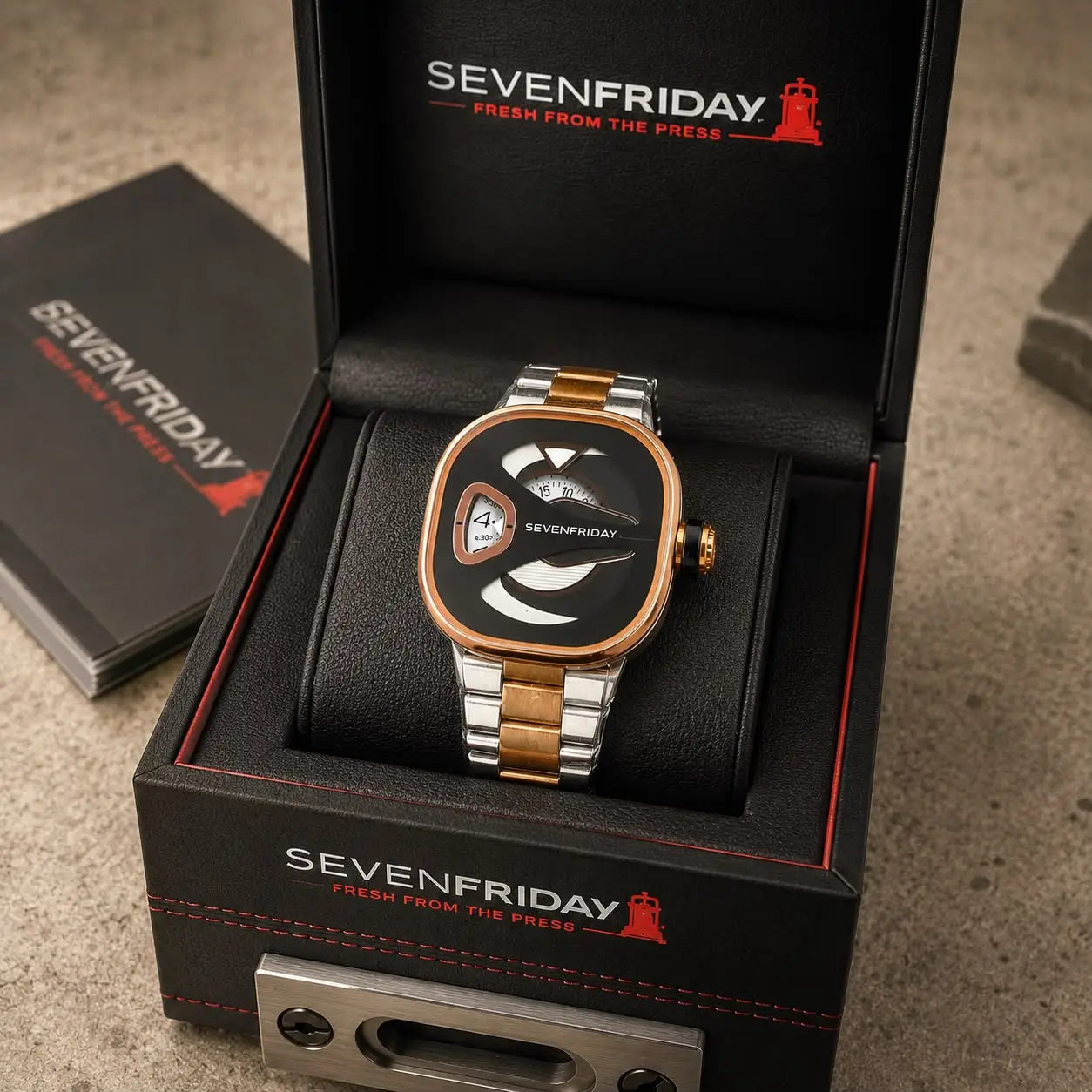 SEVEN_FRIDAY_GOLD_TT_BLACK Secondary image