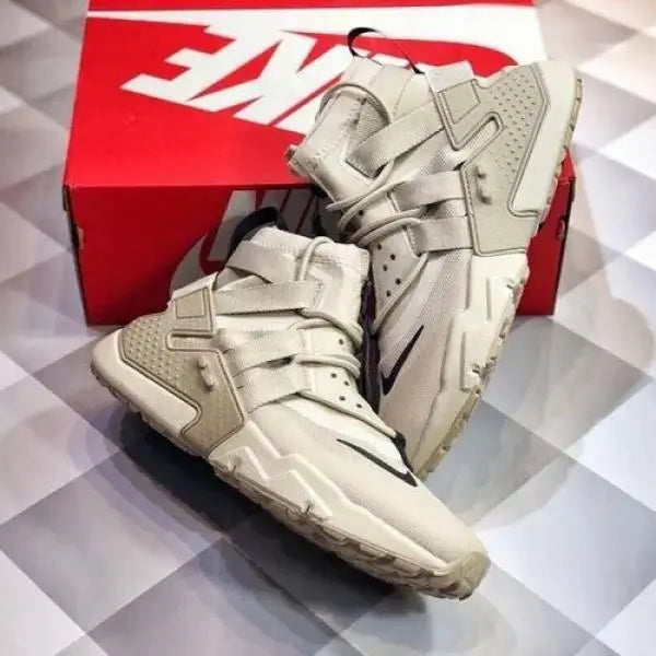 Nik e Air Huarache Gripp Desert Sand