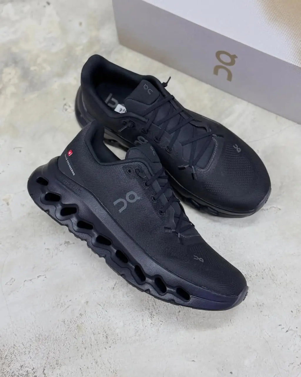 ON Cloud Running tilt Black Eclipse