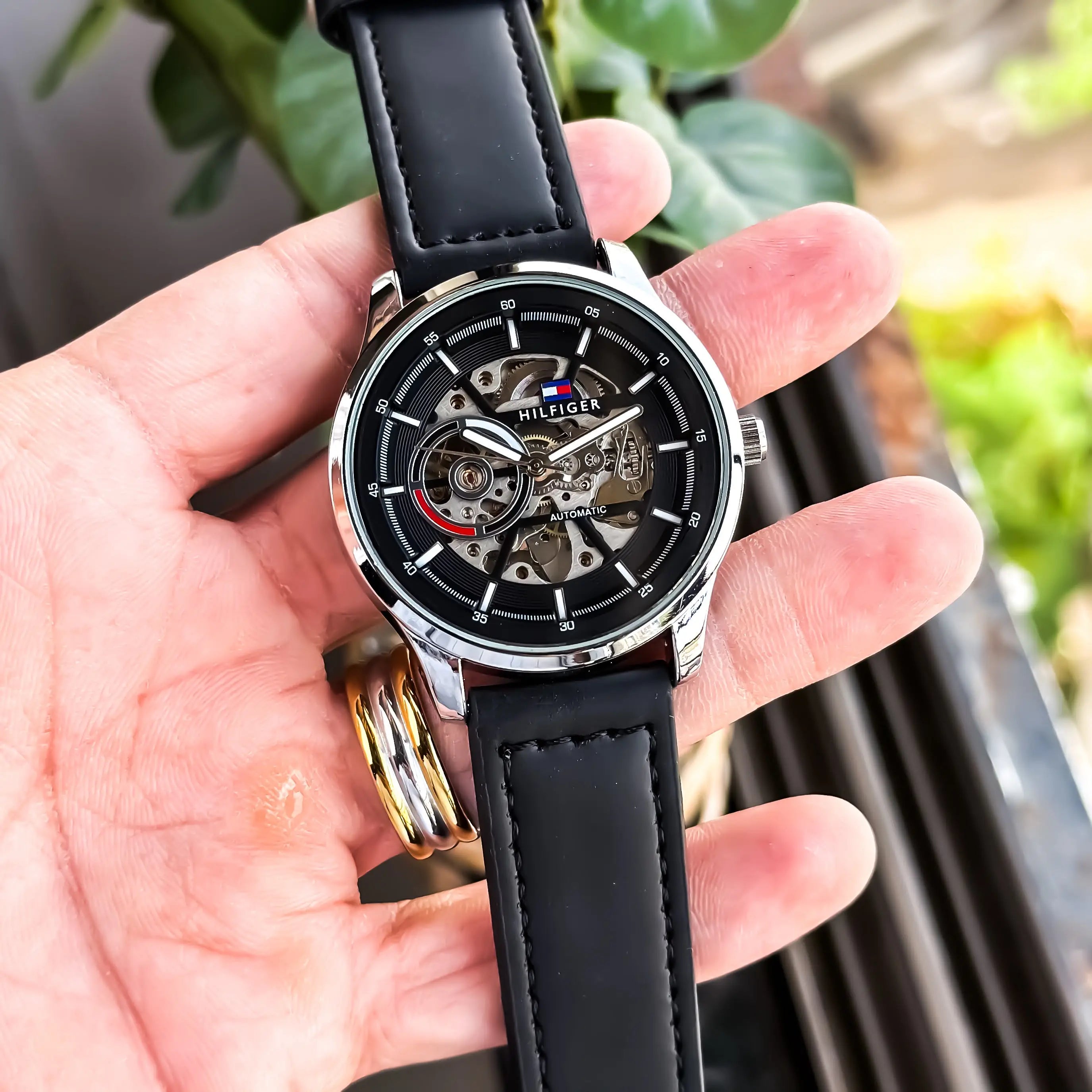 TOMMY_AUTO_LEATHER