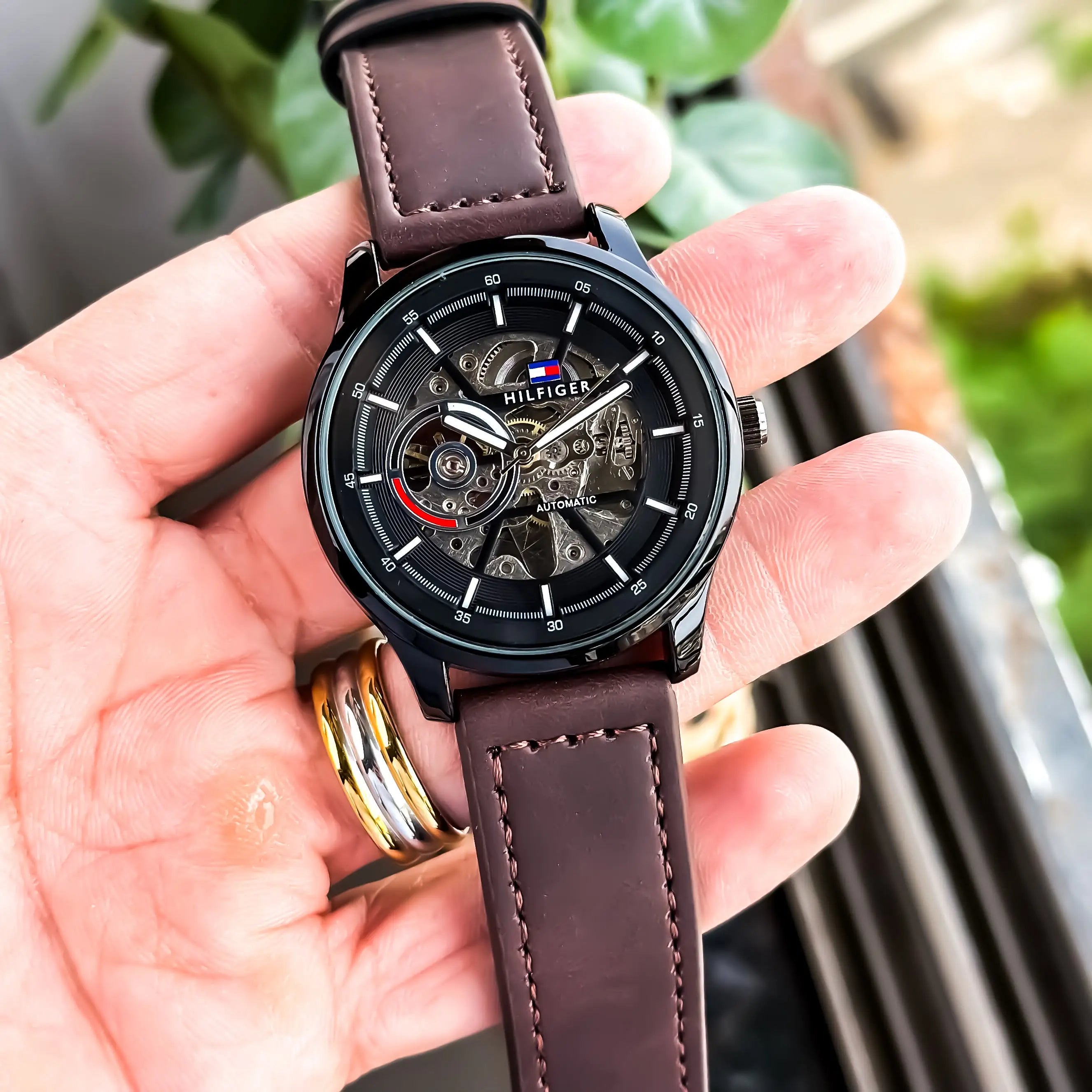 TOMMY_AUTO_LEATHER