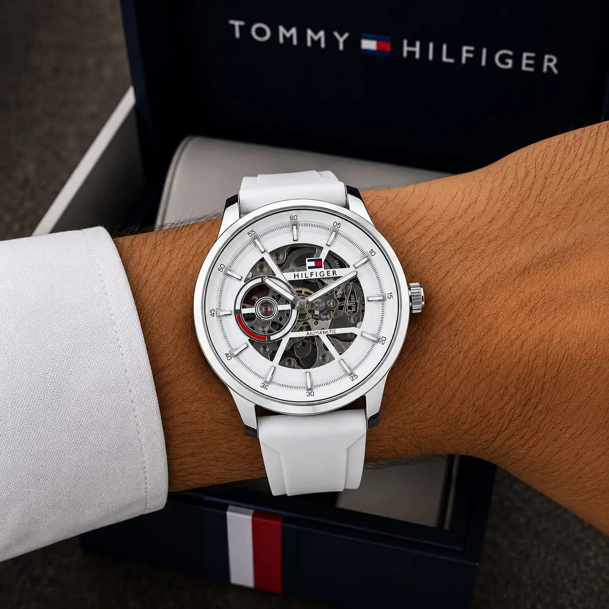 TOMMY_AUTO_SILVER_WHITE