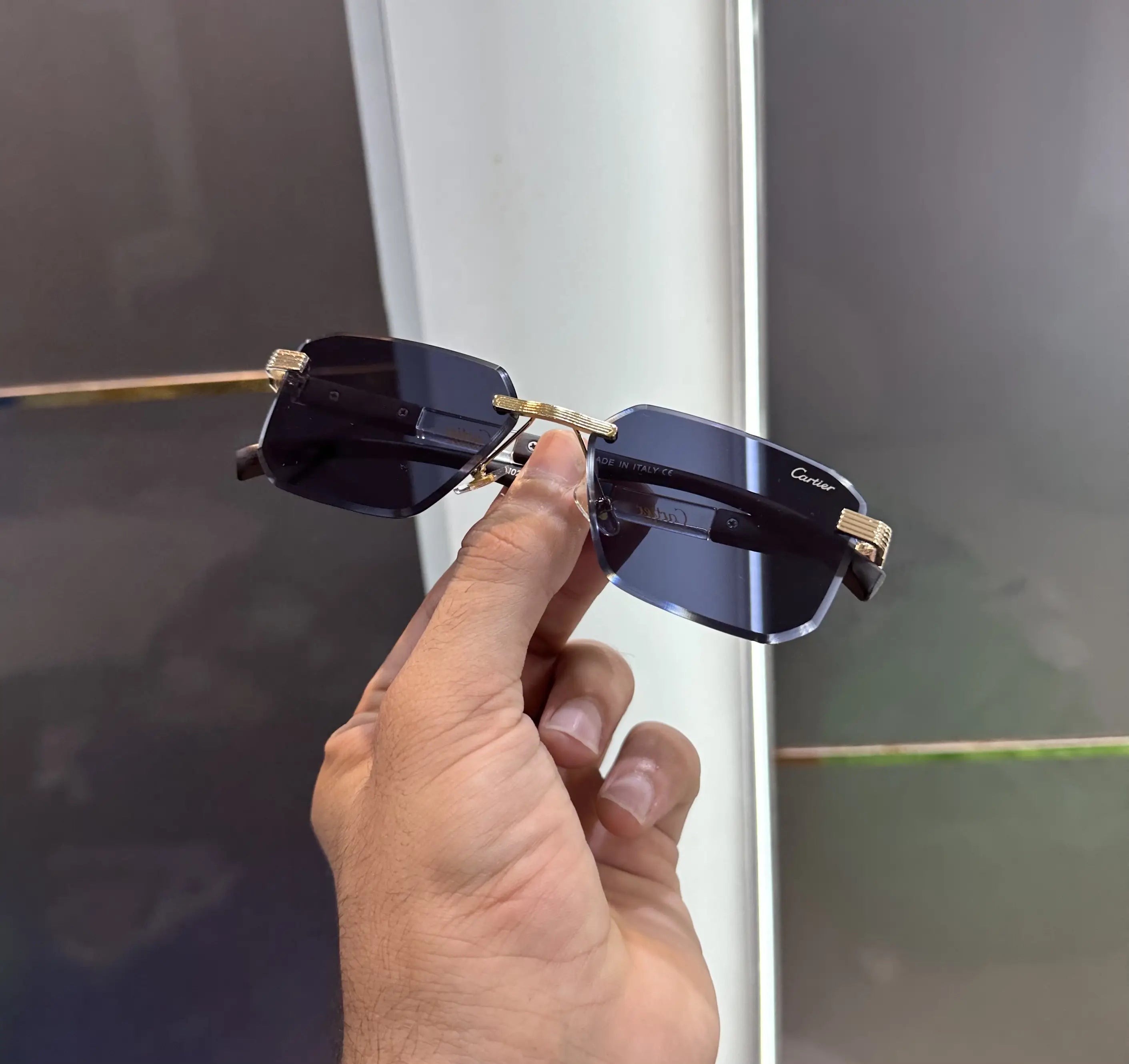 Cartie r Gold Black Premium Shades 028 Secondary image
