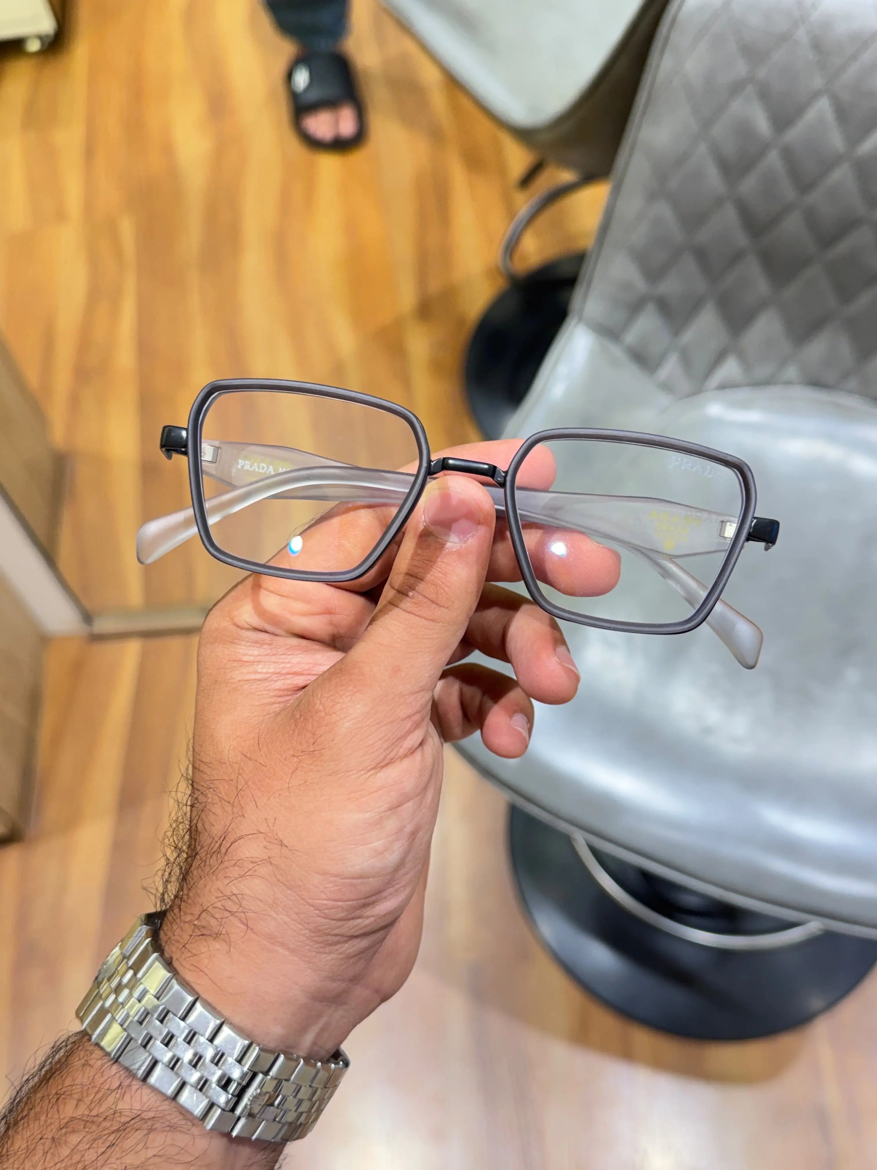 Prada_7381_grey_plano