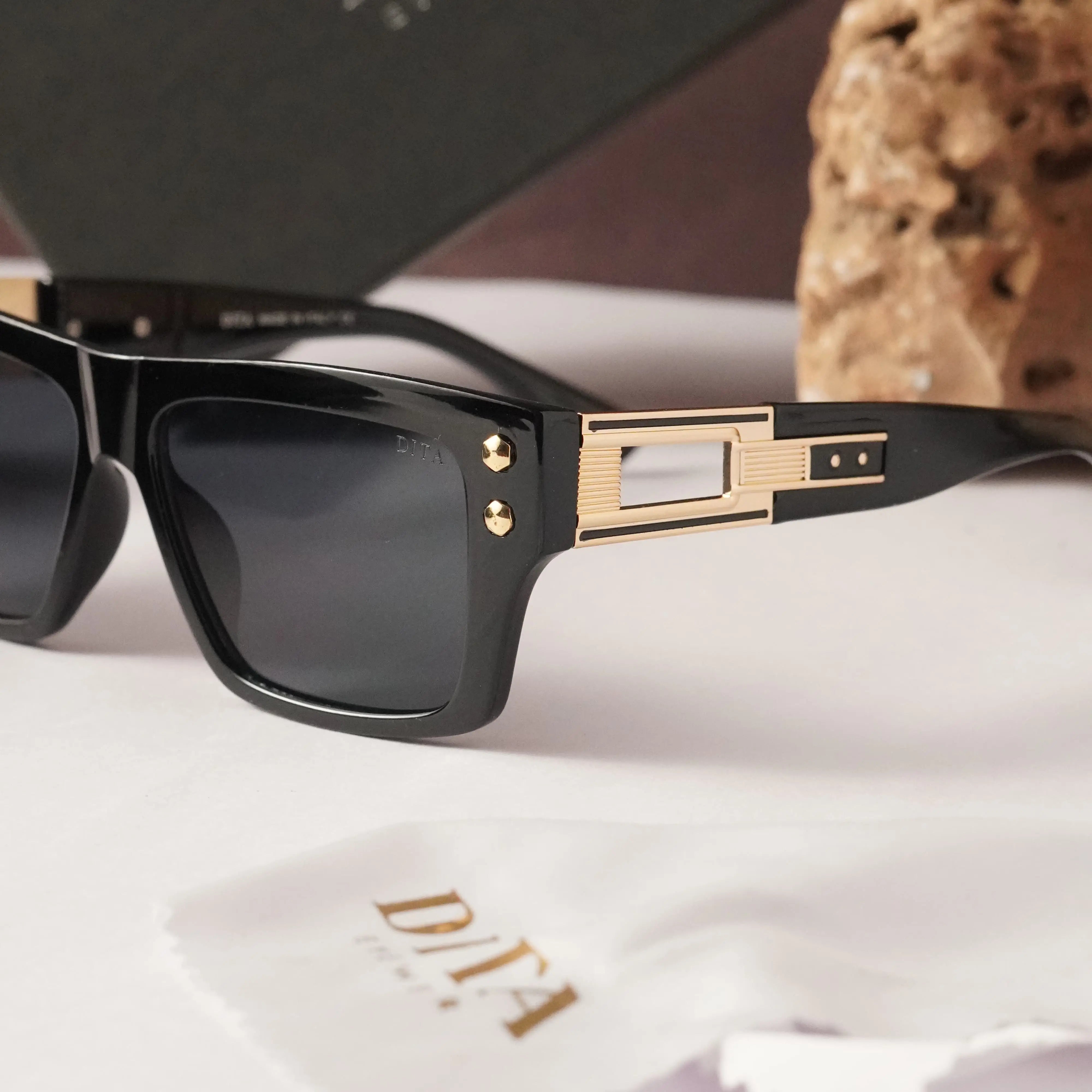 Dita 1001 gold black Secondary image