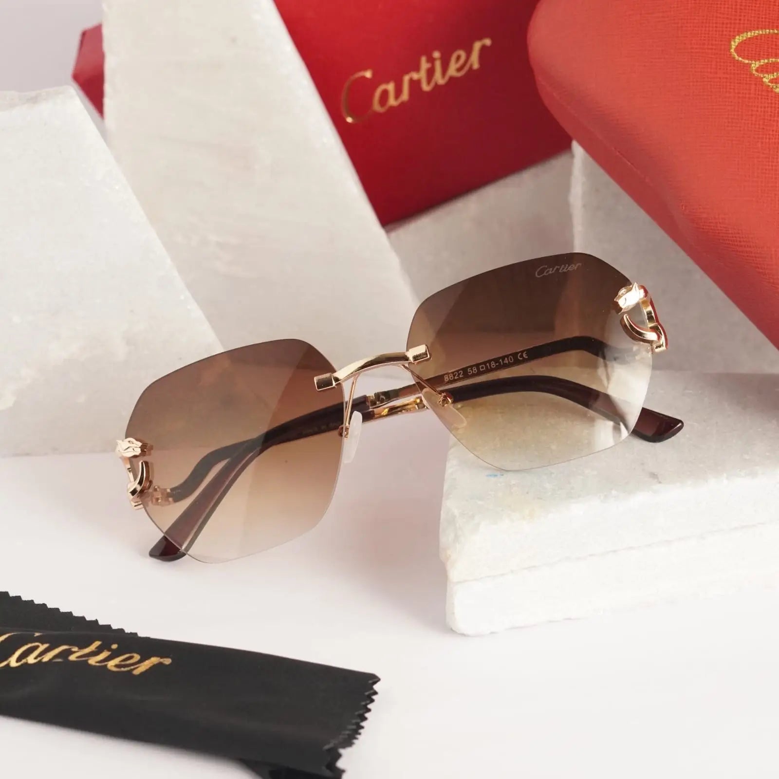 Cartier 8822 gold brown Secondary image