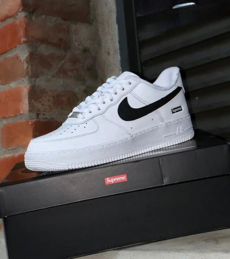 Supreme x Nikee AirForce 1 Low Whit Main image