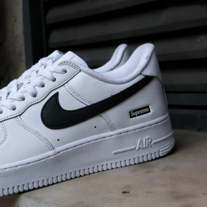 Supreme x Nikee AirForce 1 Low Whit