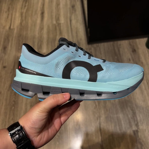 On CloudFlow 5 Blue Black