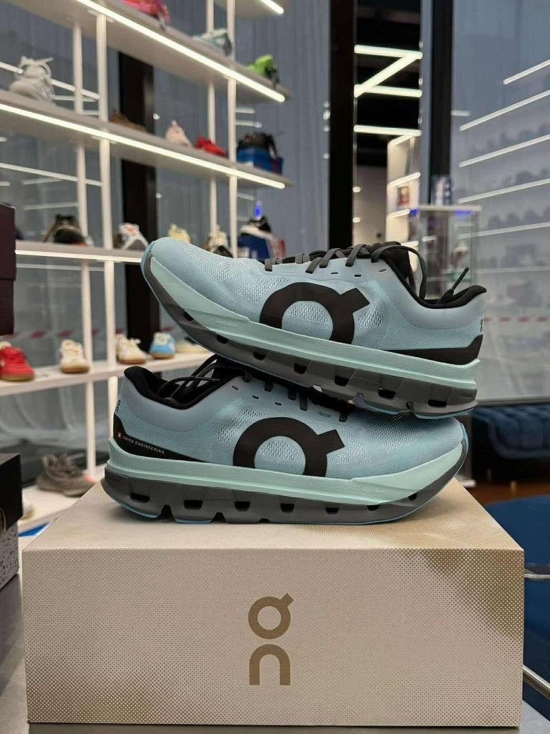 On CloudFlow 5 Blue Black