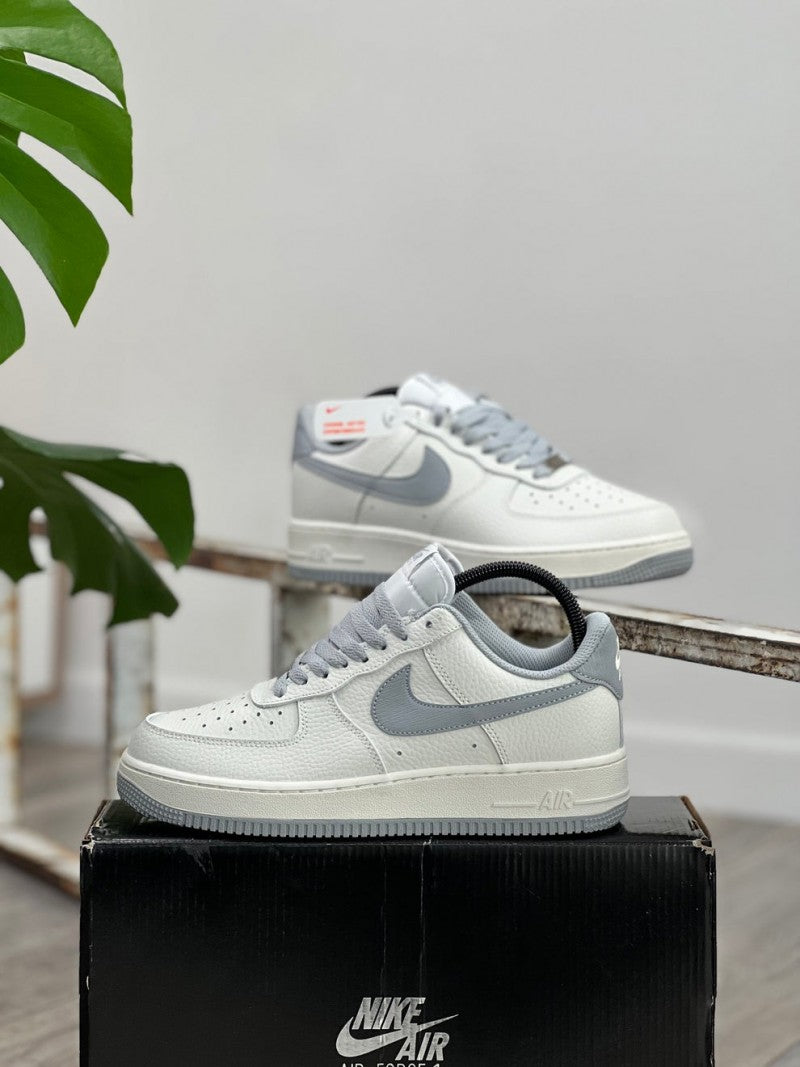 Nikee airforce 1 Dark grey white sail