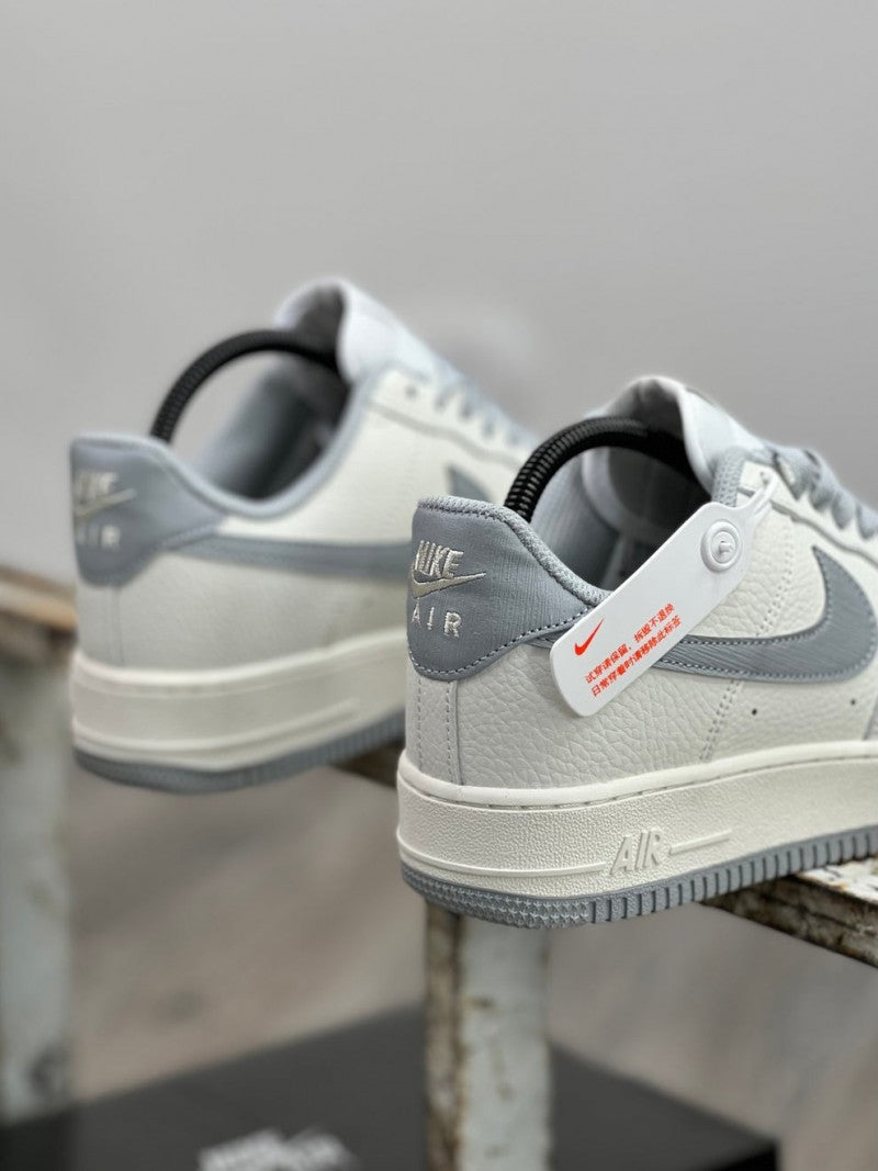 Nikee airforce 1 Dark grey white sail