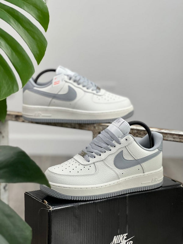 Nikee airforce 1 Dark grey white sail