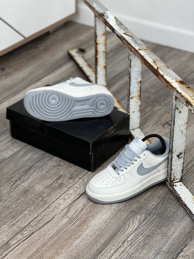 Nikee airforce 1 Dark grey white sail