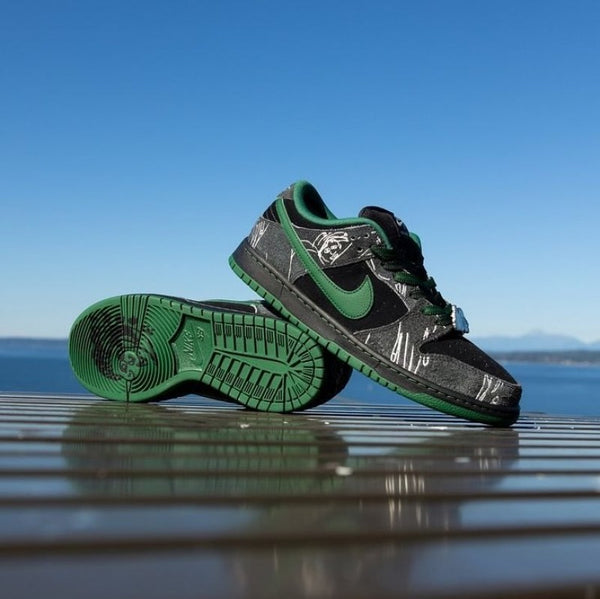 Nikee SB Dunk Low There Skateboard