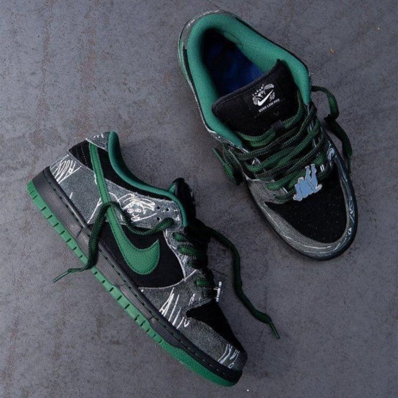 Nikee SB Dunk Low There Skateboard