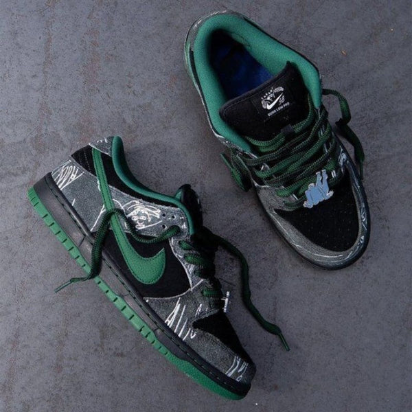 Nikee SB Dunk Low There Skateboard
