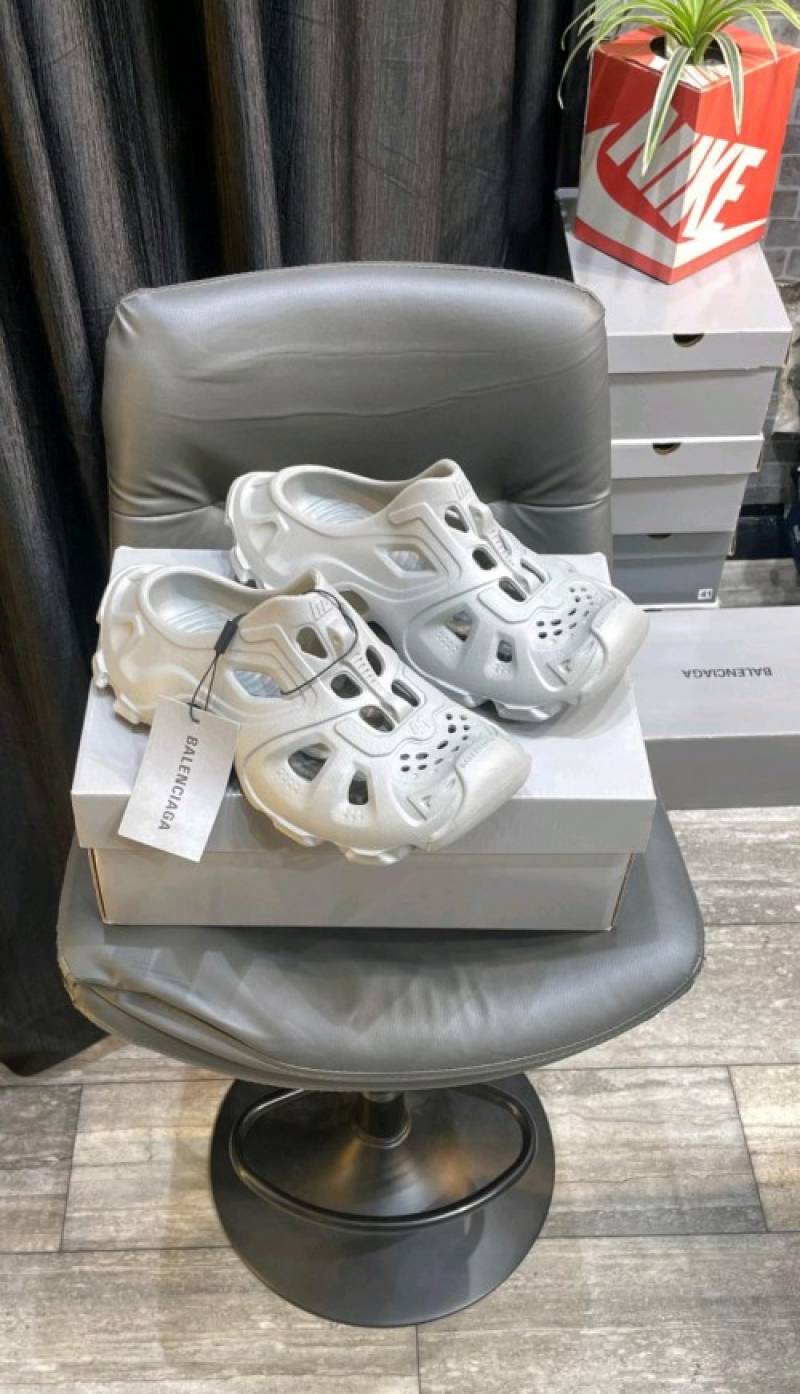 BALENCIAGA MULE GREY
