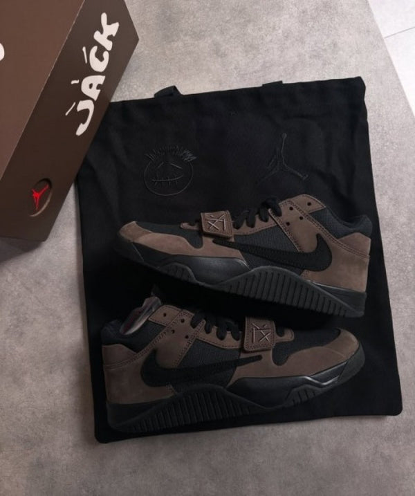 NIKEE AIR JORDAN TRAVIS SCOTT JUMPM