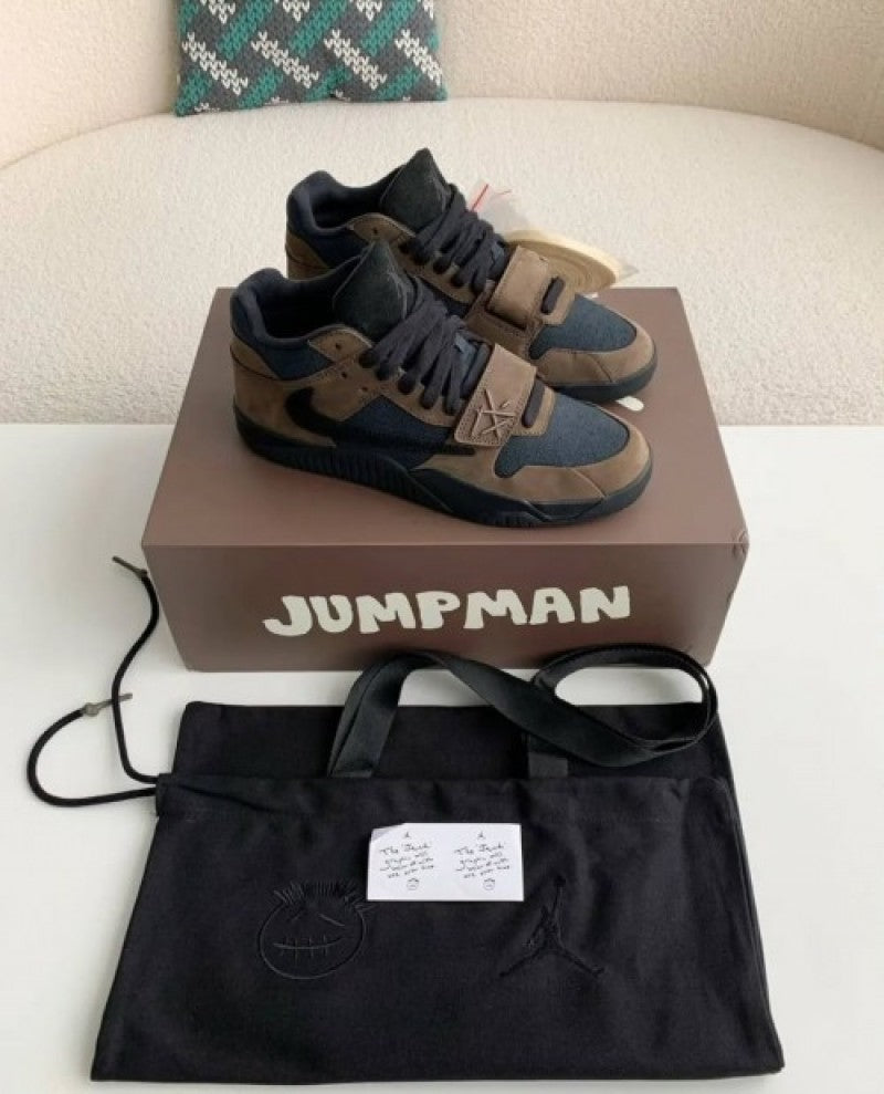 NIKEE AIR JORDAN TRAVIS SCOTT JUMPM
