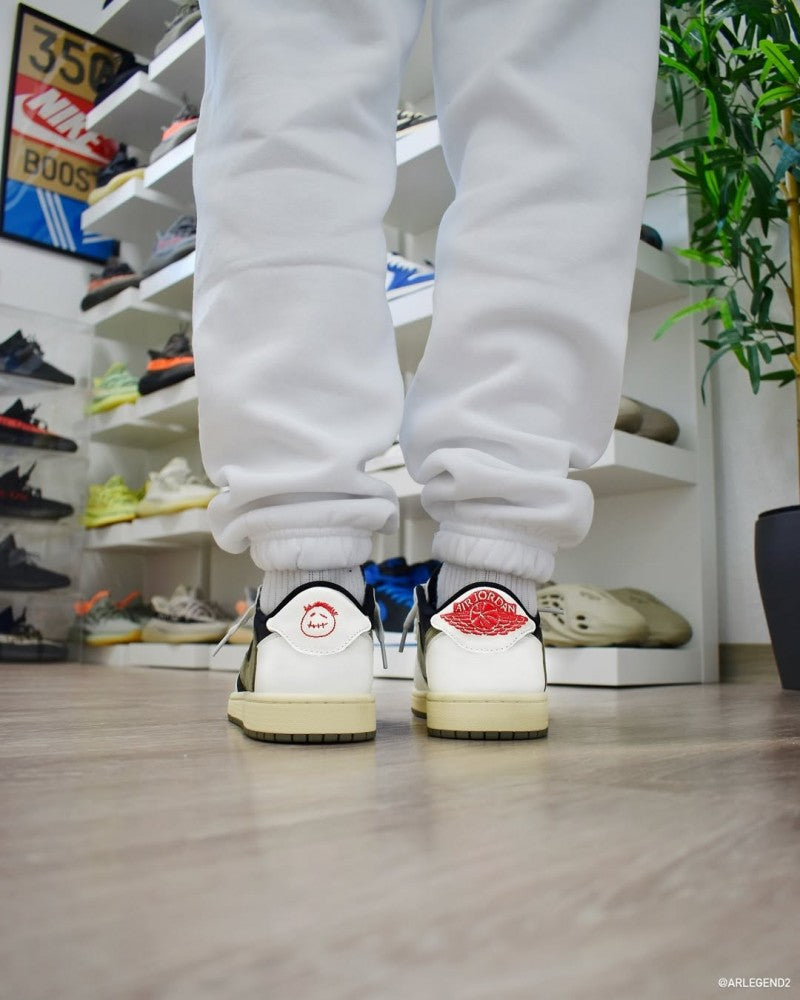 Nikee Air Jordan Retro 1 Low X Trav