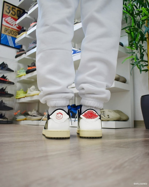Nikee Air Jordan Retro 1 Low X Trav