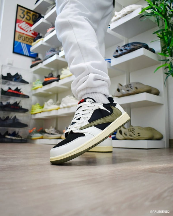 Nikee Air Jordan Retro 1 Low X Trav