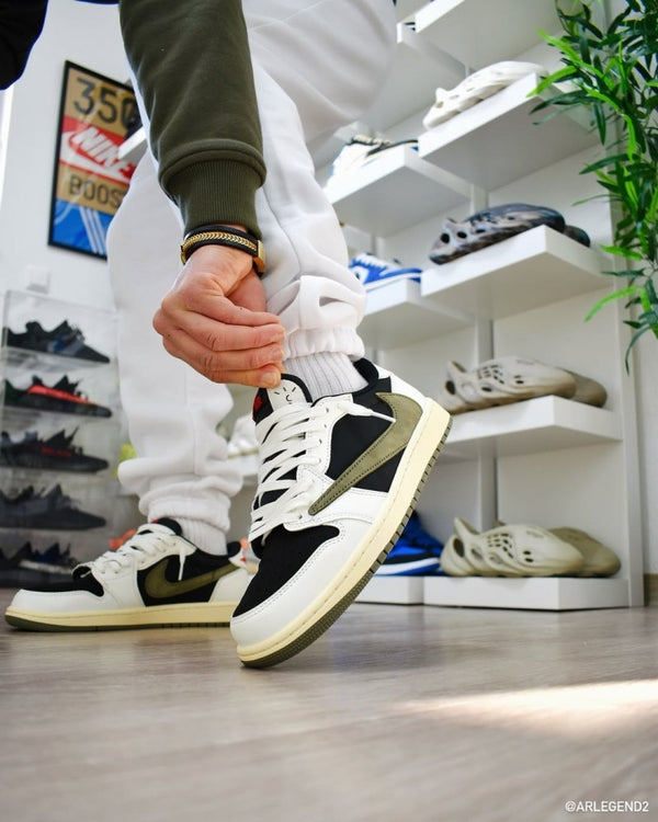 Nikee Air Jordan Retro 1 Low X Trav