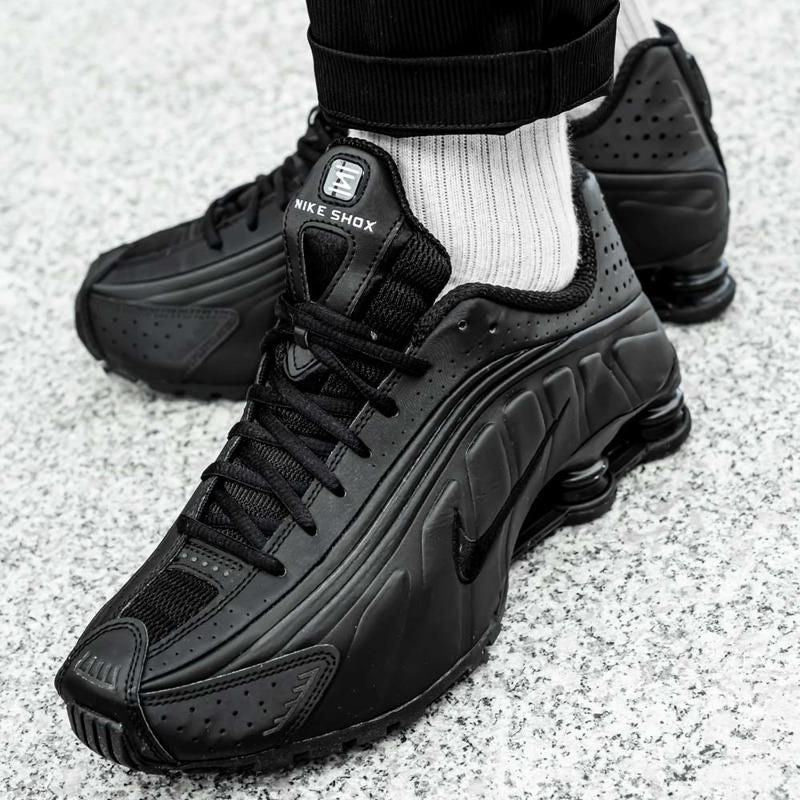 Nikee Shox R4 Triple Black