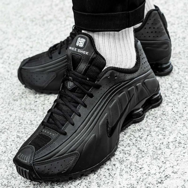 Nikee Shox R4 Triple Black