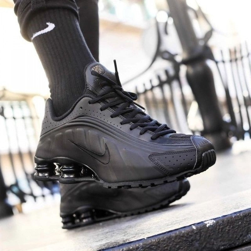 Nikee Shox R4 Triple Black