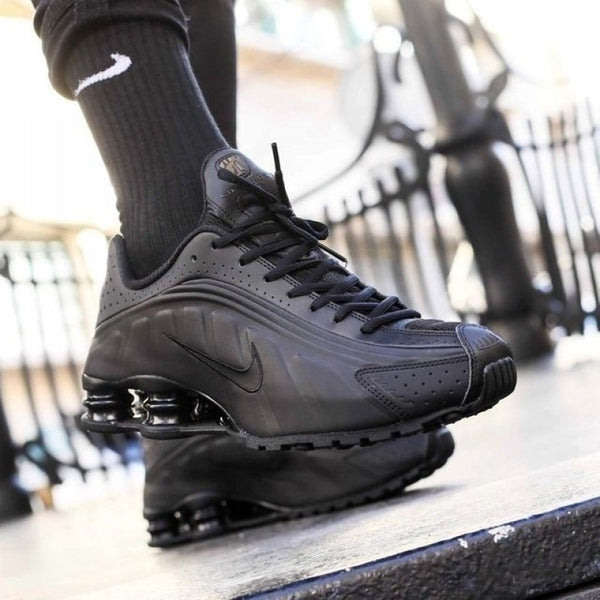 Nikee Shox R4 Triple Black