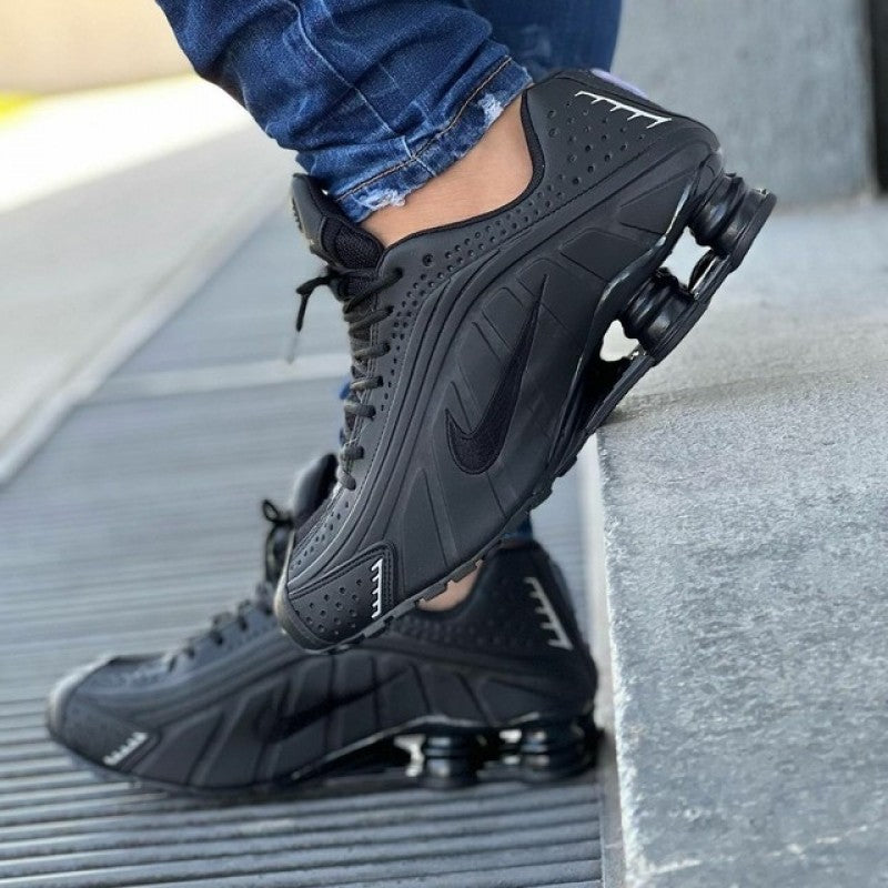 Nikee Shox R4 Triple Black