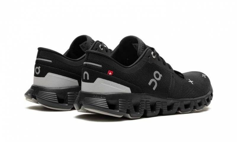On Cloud X 3 trainer Black white
