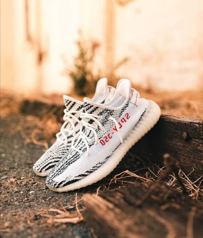 YEZZY 350 ZEBRA SEMI UA QUALITY WITH ALL ACCESSORIES