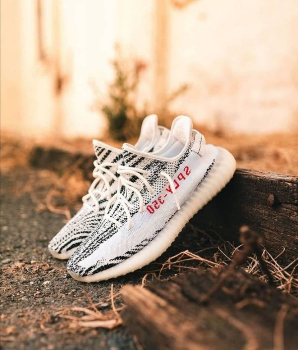 YEZZY 350 ZEBRA SEMI UA QUALITY WITH ALL ACCESSORIES