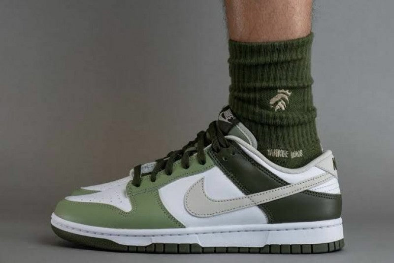 NIKE SB DUNK LOW OIL GREEN