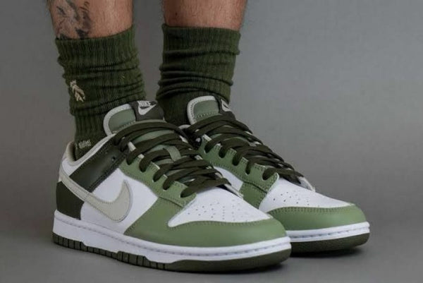 NIKE SB DUNK LOW OIL GREEN