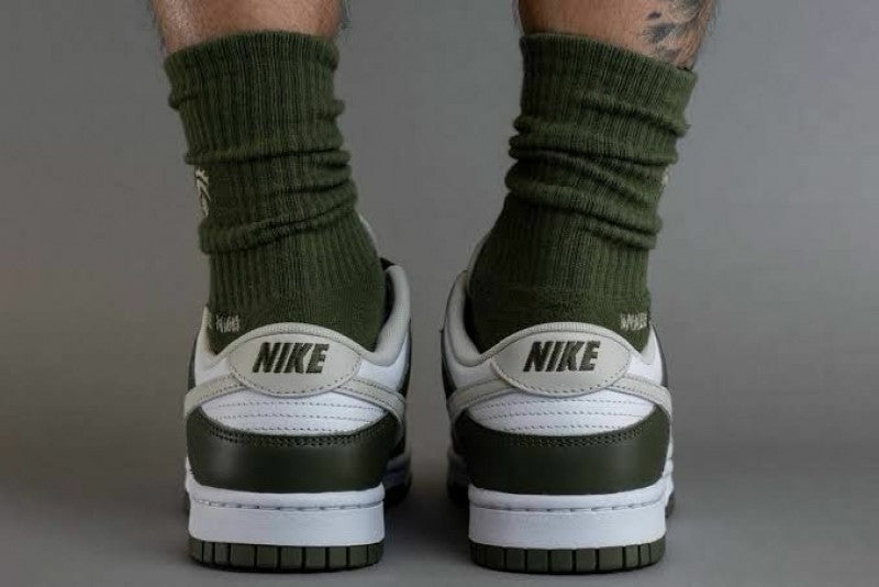 NIKE SB DUNK LOW OIL GREEN
