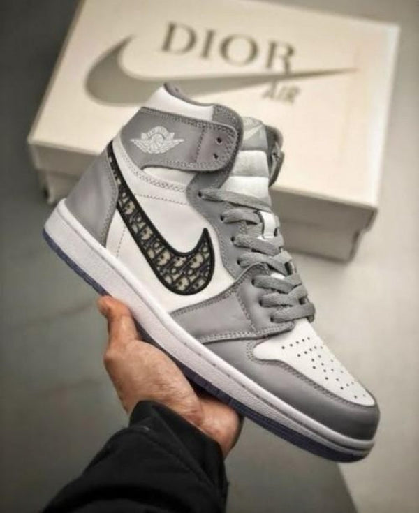 AIR JORDAN RETRO 1 HIGH DDIOR SEMI UA WITH 2 KEYCHIANS