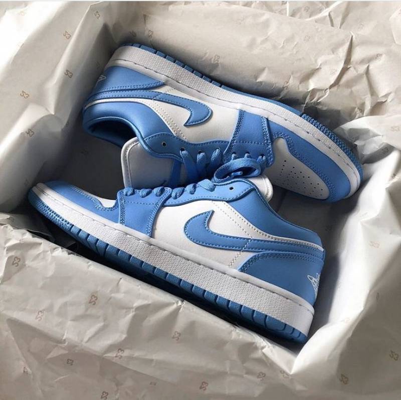 Nik e Air Jordan 1 Low UNC