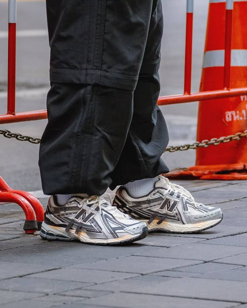 NB 1906A Silver Gold Metallic