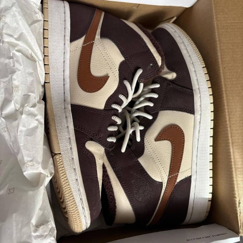 Air Jordan 1 Mid SE Brown Basalt Oatmeal 