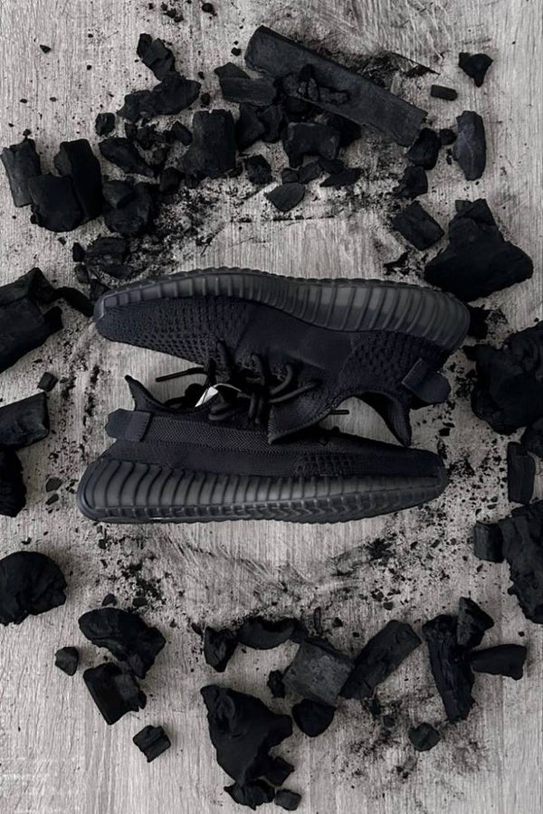 Yeezy Boost 350 V2 Onyx With All Accessories and Top Quality