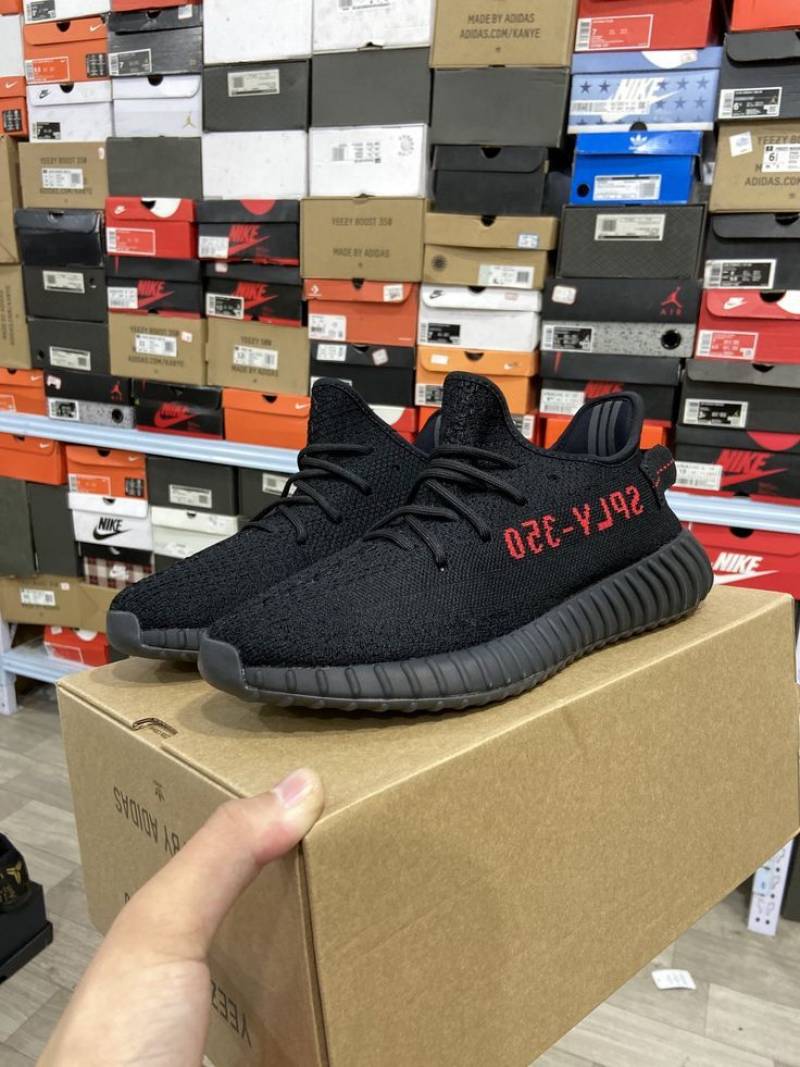 Yeezy Boost 350 V2 Bred