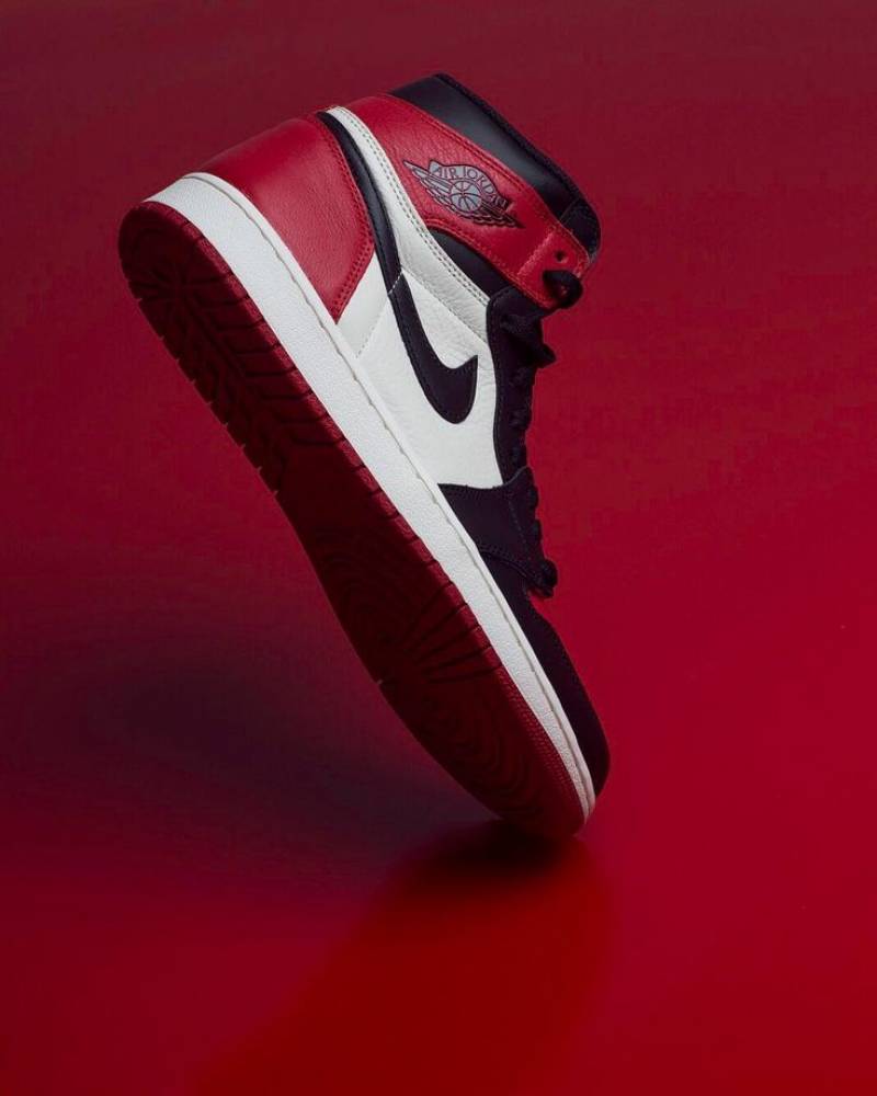 Air Jordan 1 Retro High OG Bred Toe Red