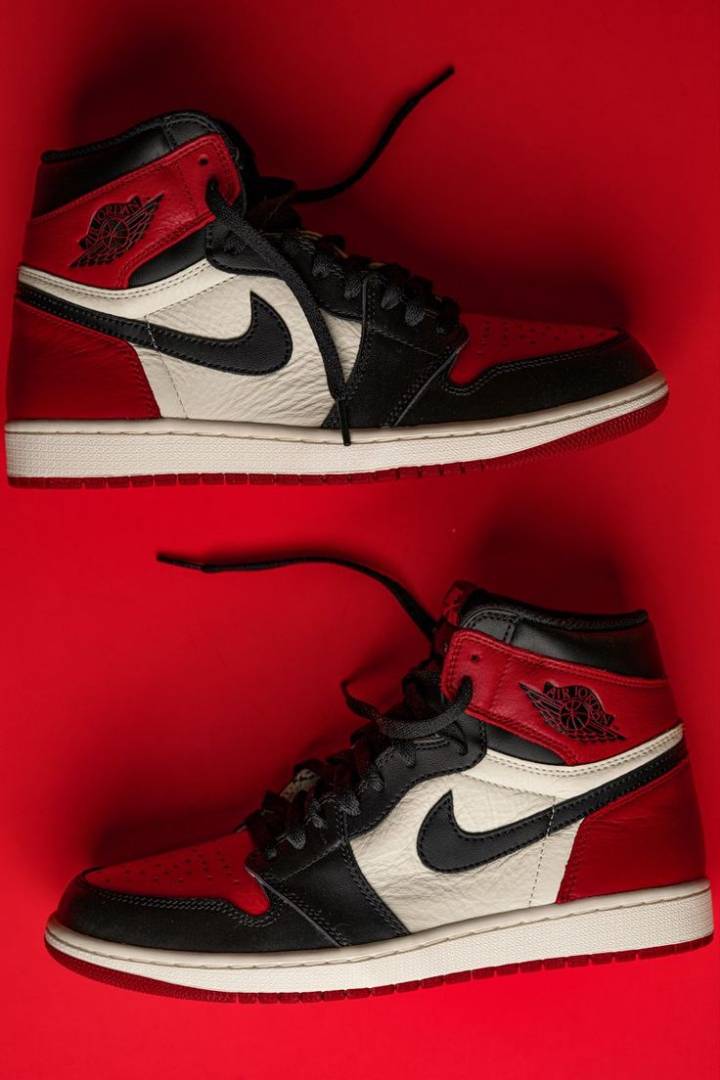 Air Jordan 1 Retro High OG Bred Toe Red